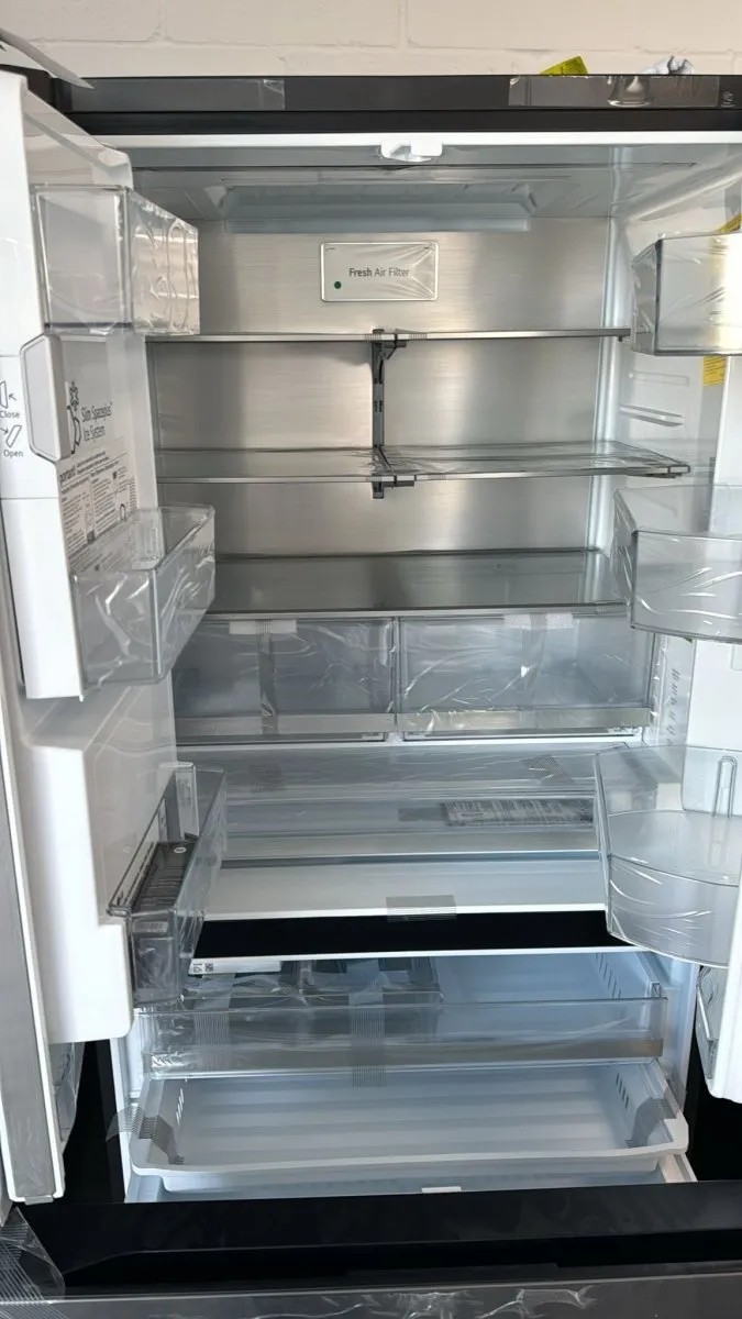 LRYXC2606D - REFRIGERATORS - LG - French 3-Door - Black Stainless - Open Box