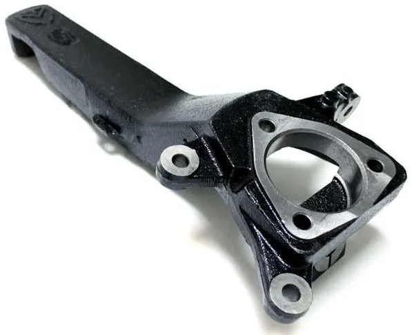 MaxTrac Lift Kit Nissan Titan 2WD (2004-2020) 4" Front Lift Spindles w/ MaxTrac Extended Brake Lines - 705340