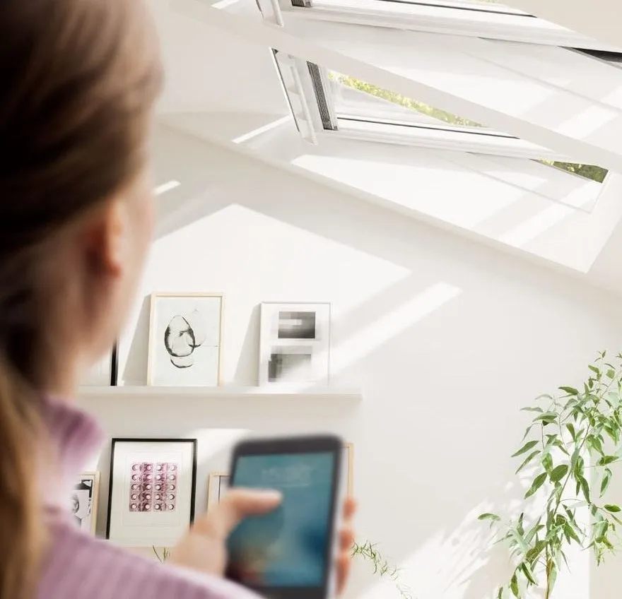VELUX GGL CK01 206630 Triple Glazed White Painted INTEGRA® SOLAR Window (55 x 70 cm)