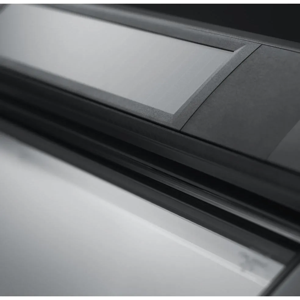 VELUX GGL CK04 207030 White Painted INTEGRA® SOLAR Window (55 x 98 cm)