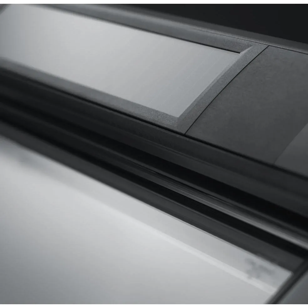 VELUX GGL MK06 307030 Pine INTEGRA® SOLAR Window (78 x 118 cm)